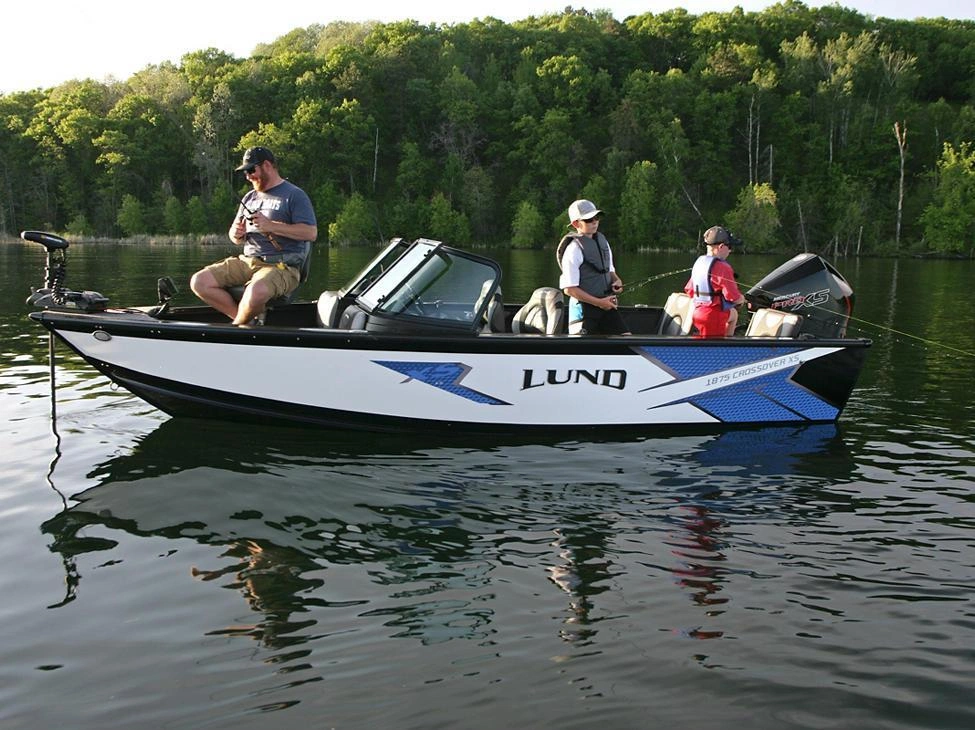 2025 Lund Boat Co 1875 Crossover Xs alt