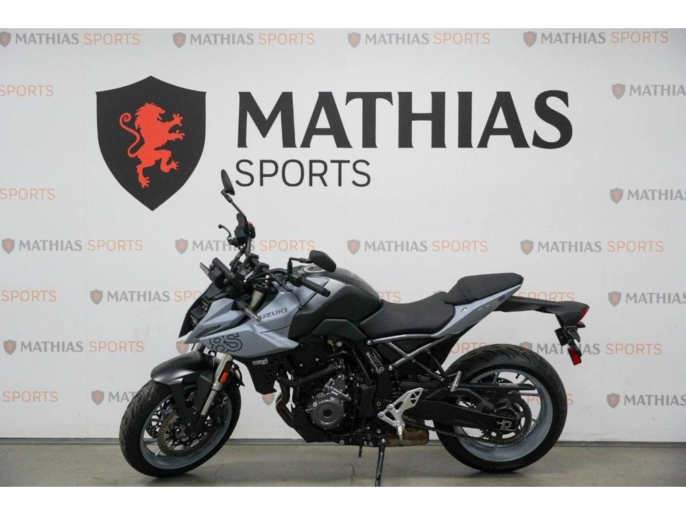 2024 Suzuki Gsx-8s alt