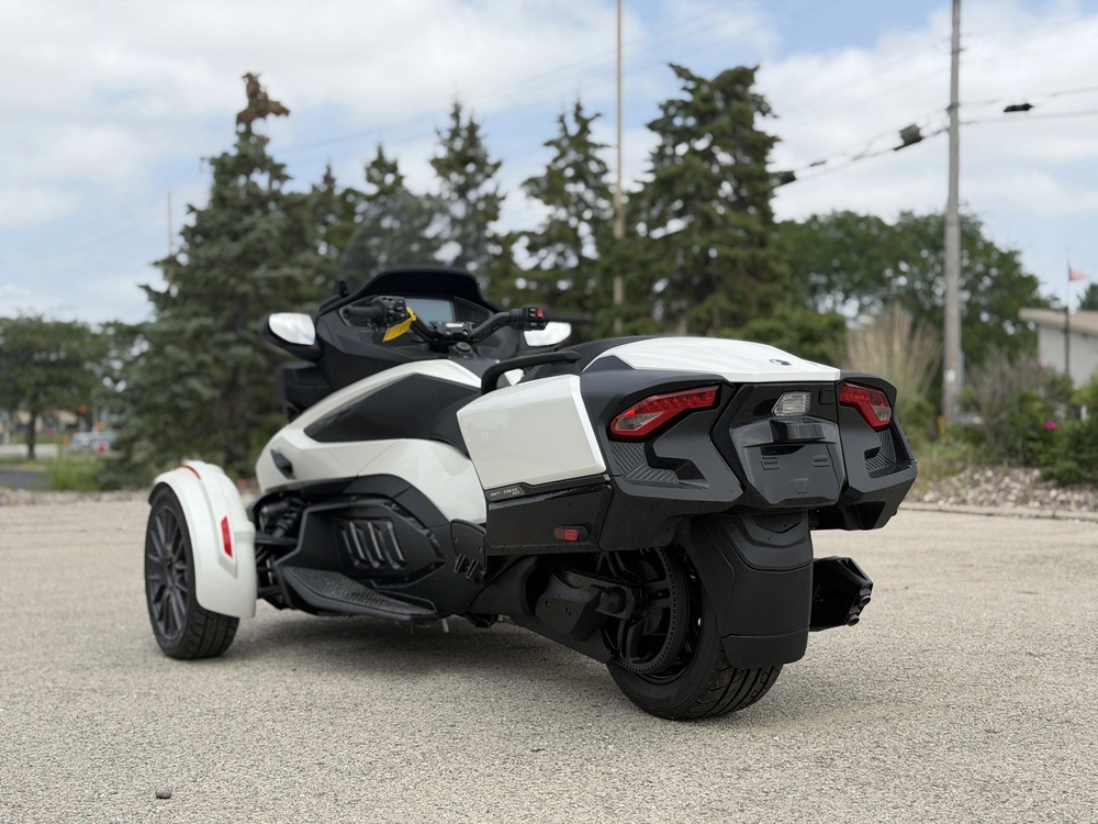 2026 Can-am Spyder Rt alt