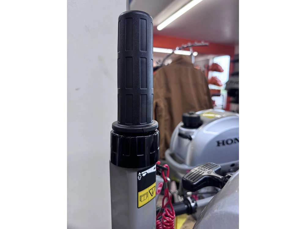 2026 Honda 9.9hp Electric Start, 15" Short Shaft alt