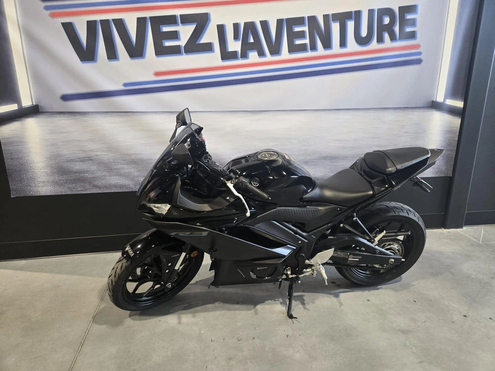 Yamaha R3 2023 alt