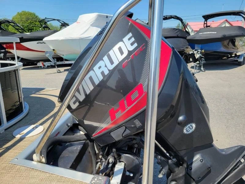 Bennington Marine 24sslx 3 Tubes / 150hp G2 2014 alt
