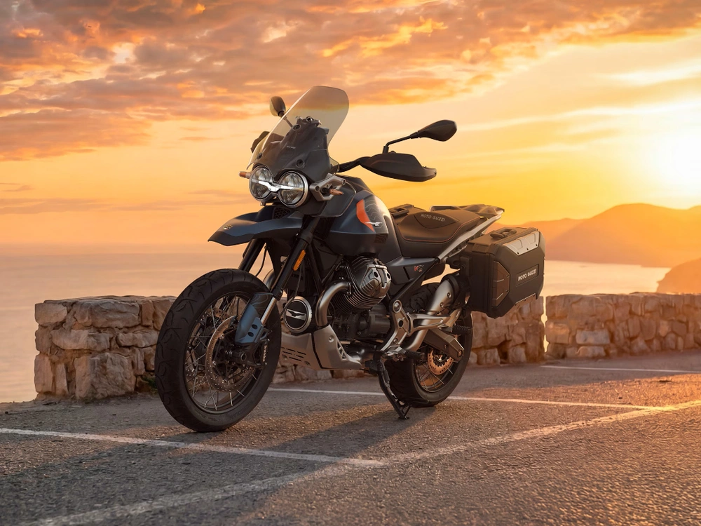 2027 Moto Guzzi V85 Tt Travel alt
