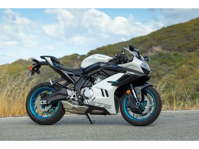 2026 Cfmoto 675ss Nebula White alt