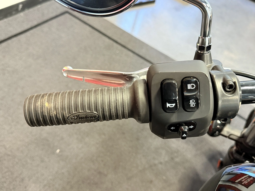 2025 Indian Motorcycle Chief alt