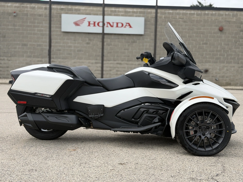 2026 Can-am Spyder Rt alt