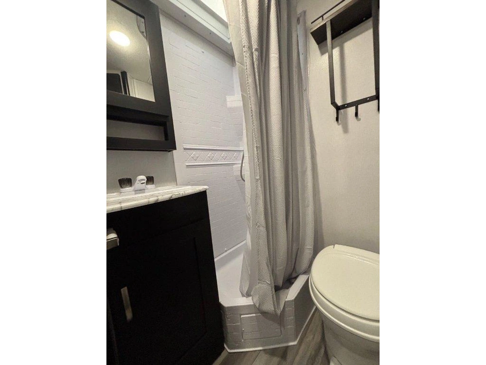 Coachmen Freedom Express 20se 2022 alt