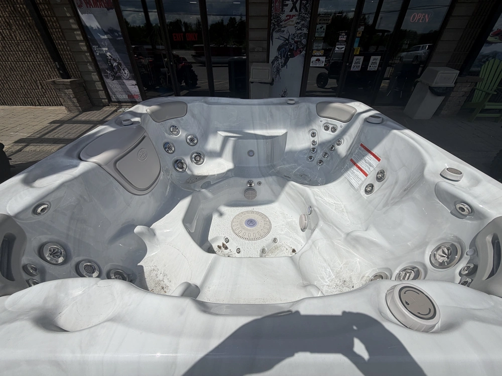 2025 Hydropool 728 Platinum alt