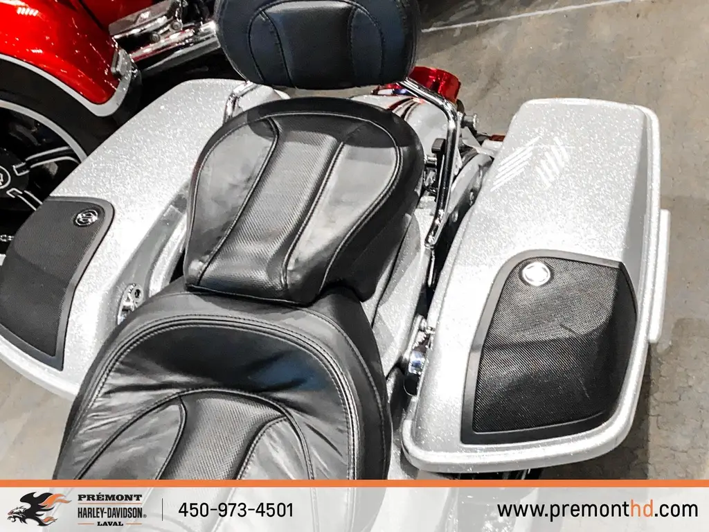 Harley-Davidson CVO Street Glide FLHXSEFLHXSE 2015