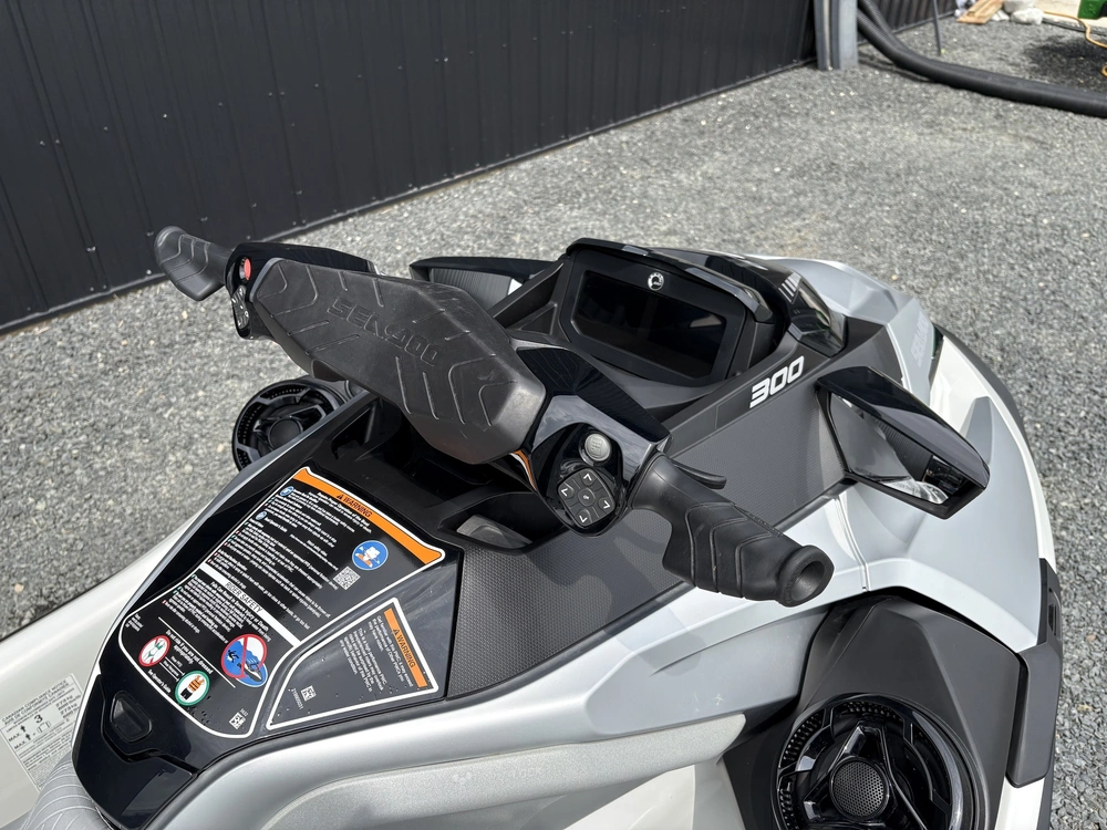 2024 Sea-doo Pwc Gtx Ltd 300 Aud Wh Ibr Idf 24 alt