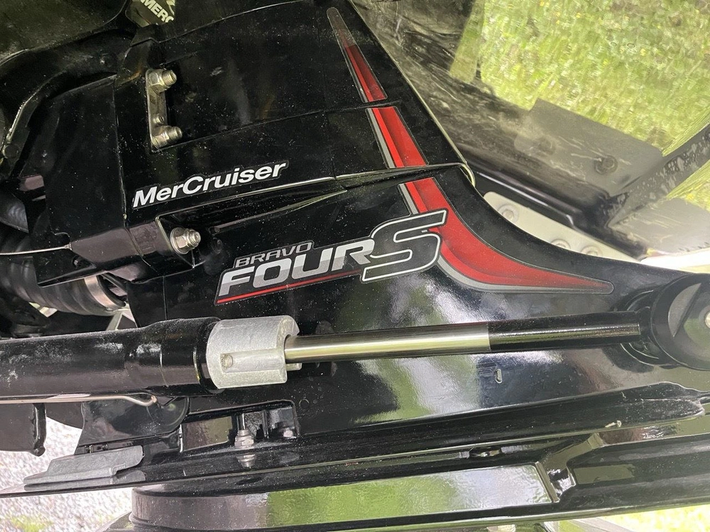 Four Winns Hd5 Surf Elevate 350hp 2022 alt
