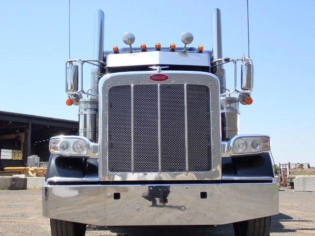 Peterbilt 389 2024