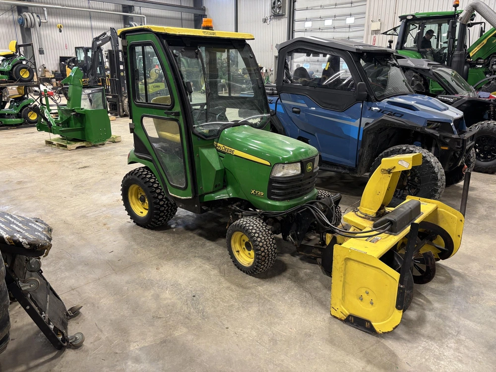 John Deere X729 2009 alt