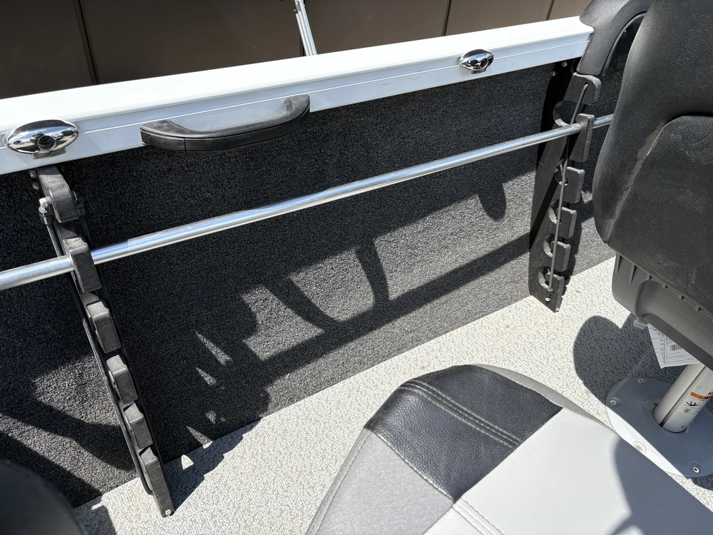 2025 Crestliner Hawk 1750 Wt alt