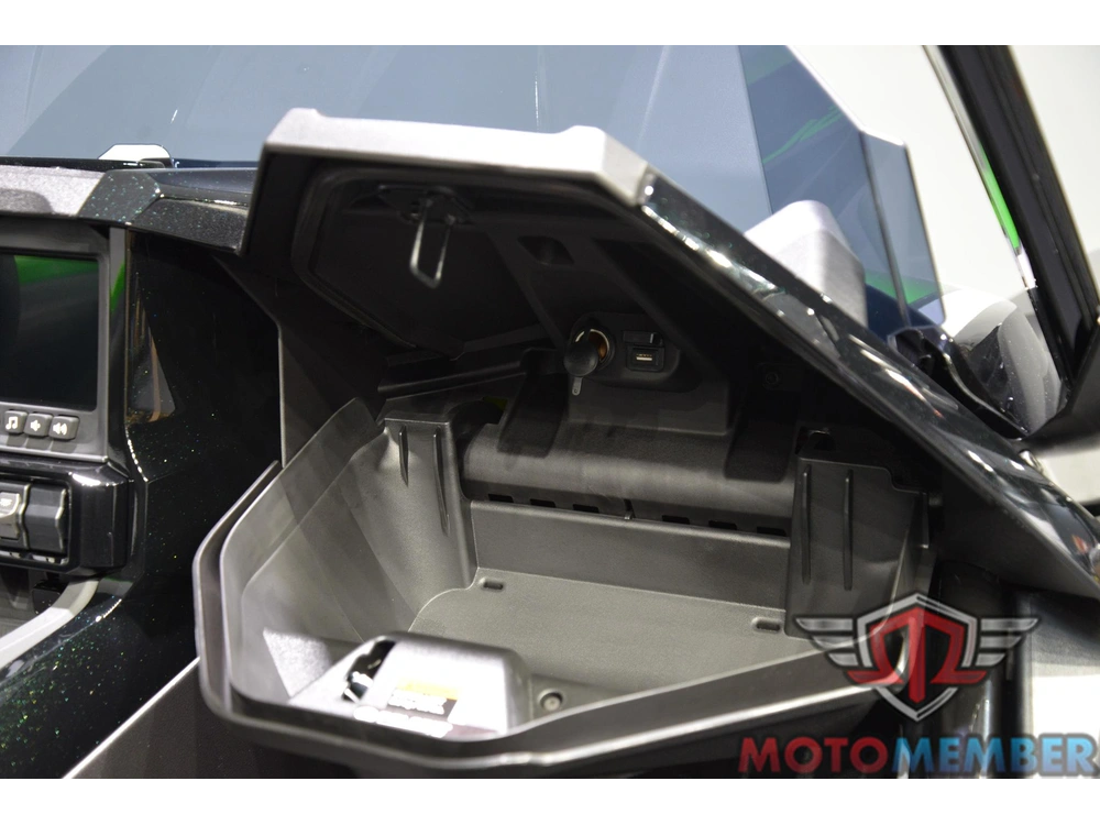 2026 Slingshot Grand Touring Manual alt