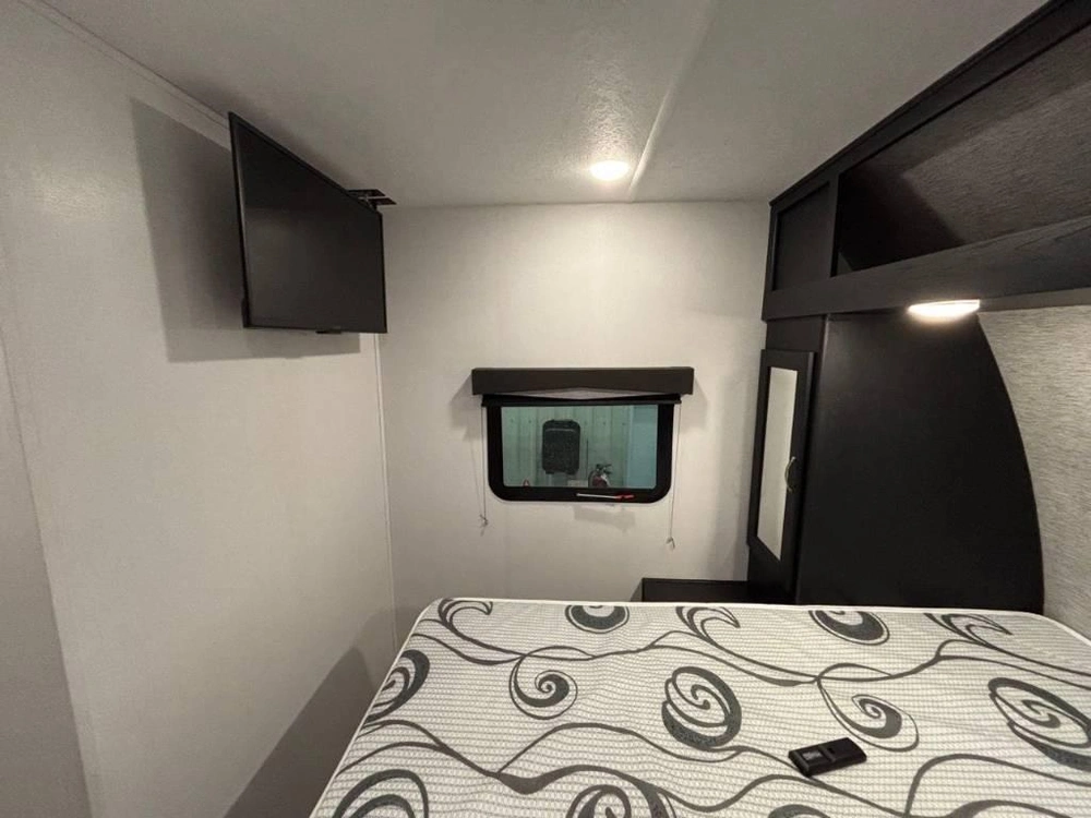 Coachmen Freedom Express 20se 2022 alt