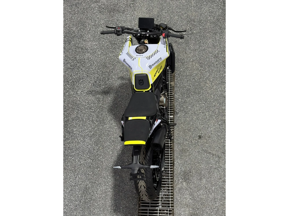 Husqvarna Vitpilen 801 2025 alt
