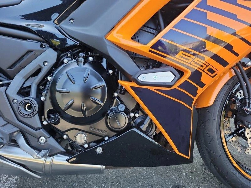 2025 Kawasaki Ninja 650 alt