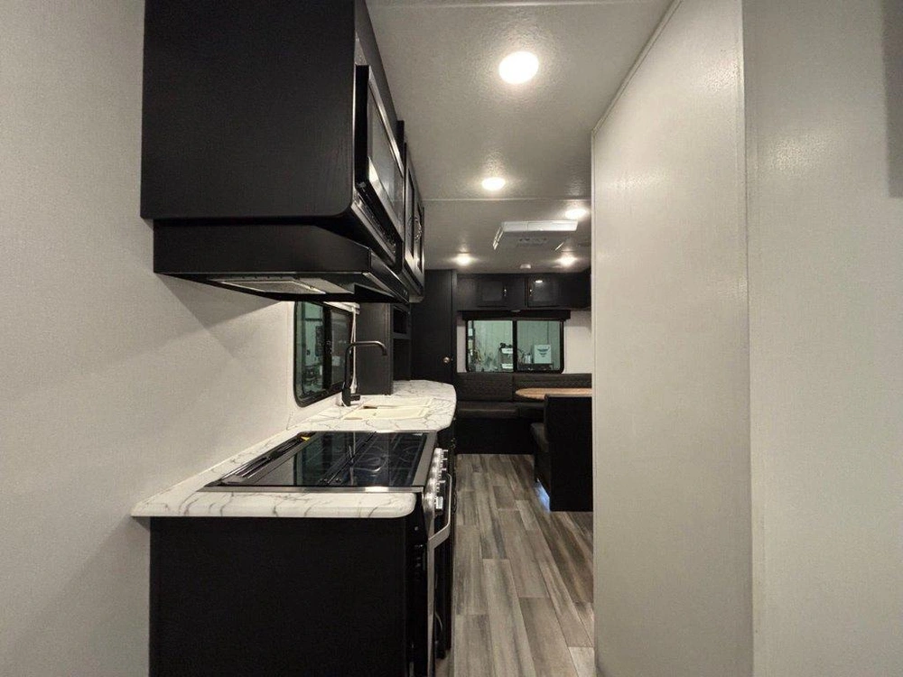 Coachmen Freedom Express 20se 2022 alt