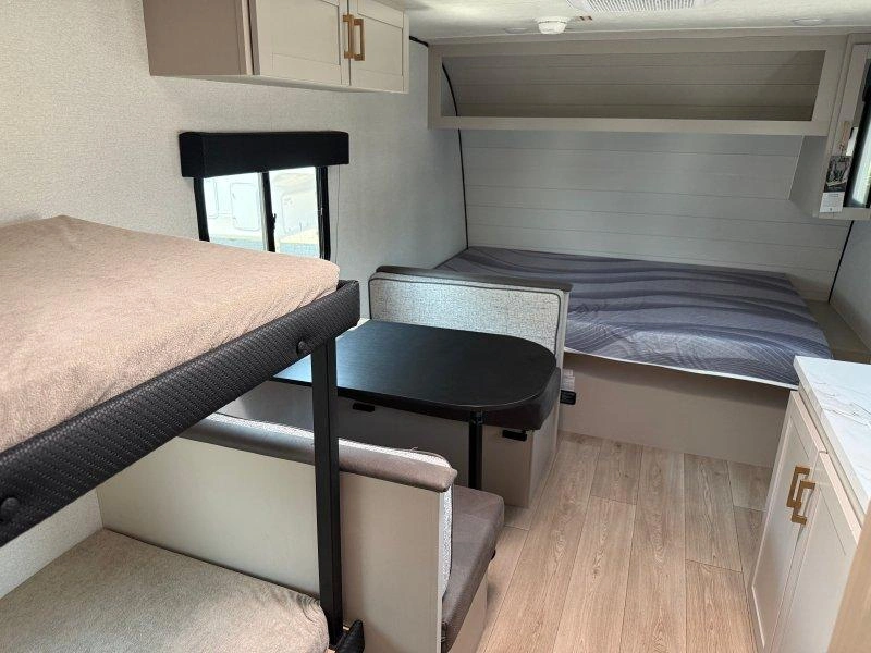 2027 Jayco Jay Feather 17bhsl alt