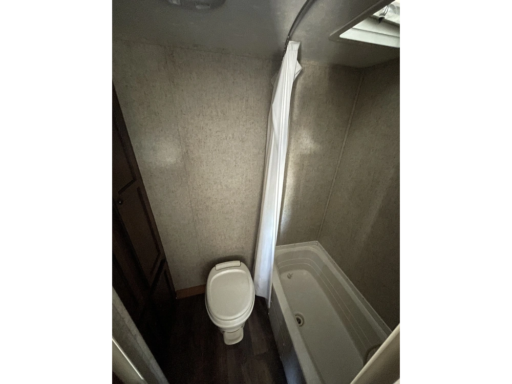 2014 Layton 183 alt