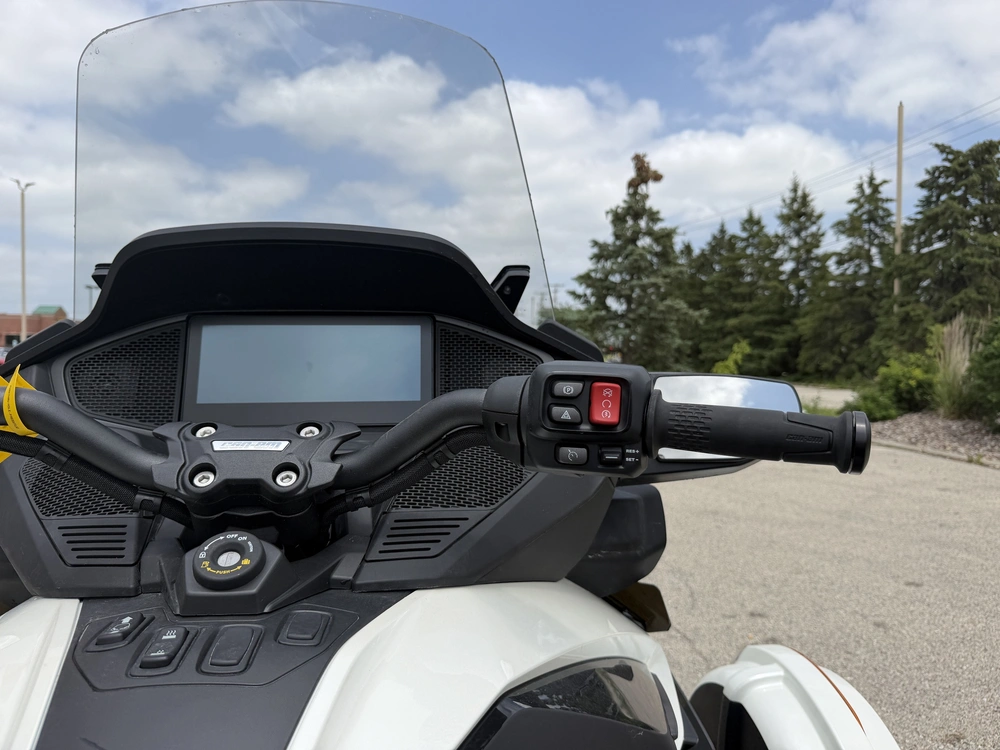 2026 Can-am Spyder Rt alt