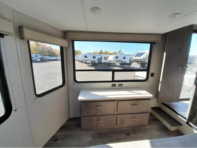 Coachmen Catalina 42 Condo 2027 alt