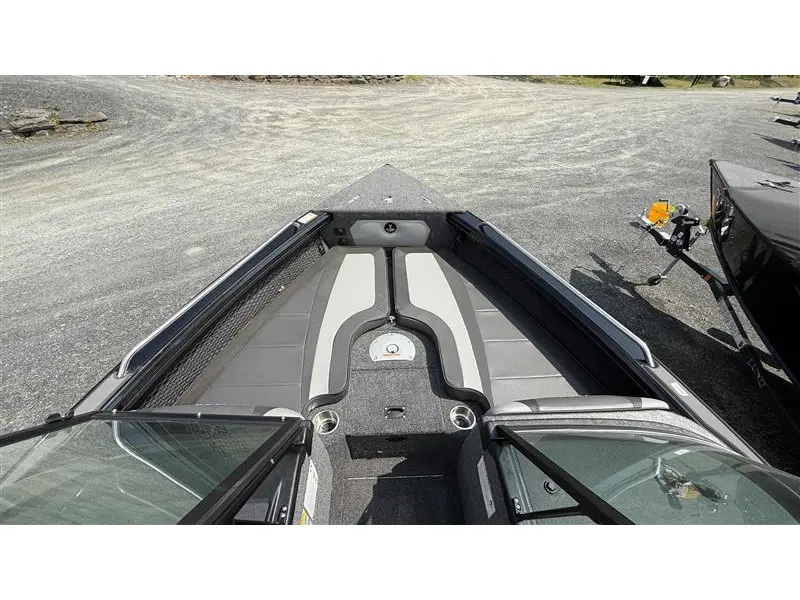 2026 Lund Boat Co 1875 Tyee Sport alt