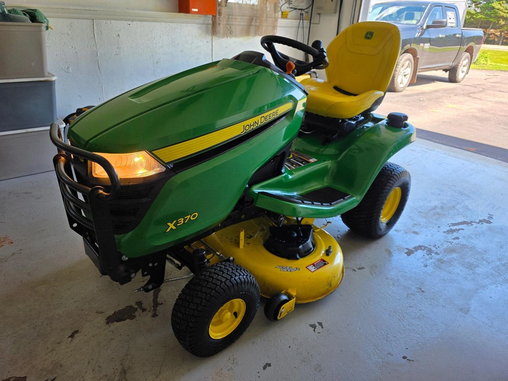 2021 John Deere X370 alt