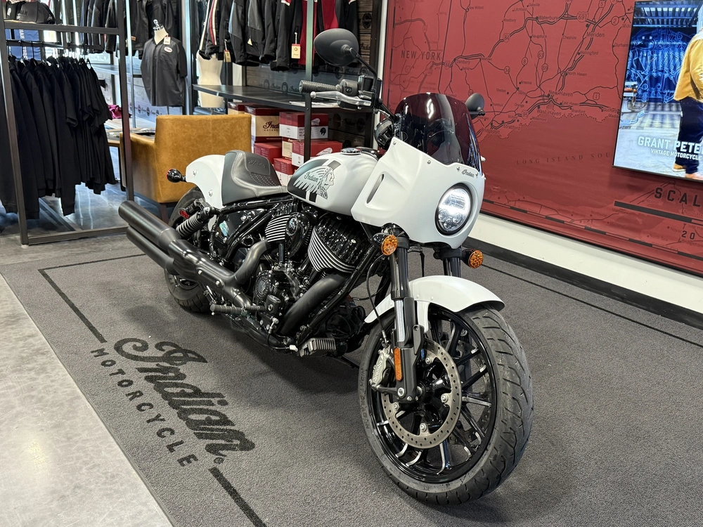 2024 Indian Motorcycle Sport Chief alt