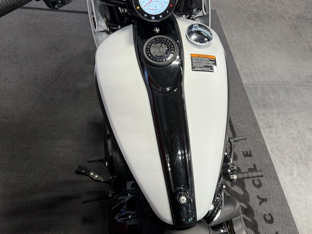 2024 Indian Motorcycle Sport Chief alt