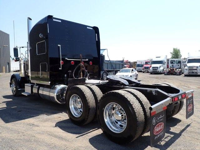 Peterbilt 389 2024