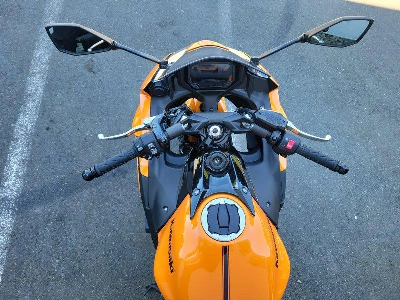 2025 Kawasaki Ninja 650 alt