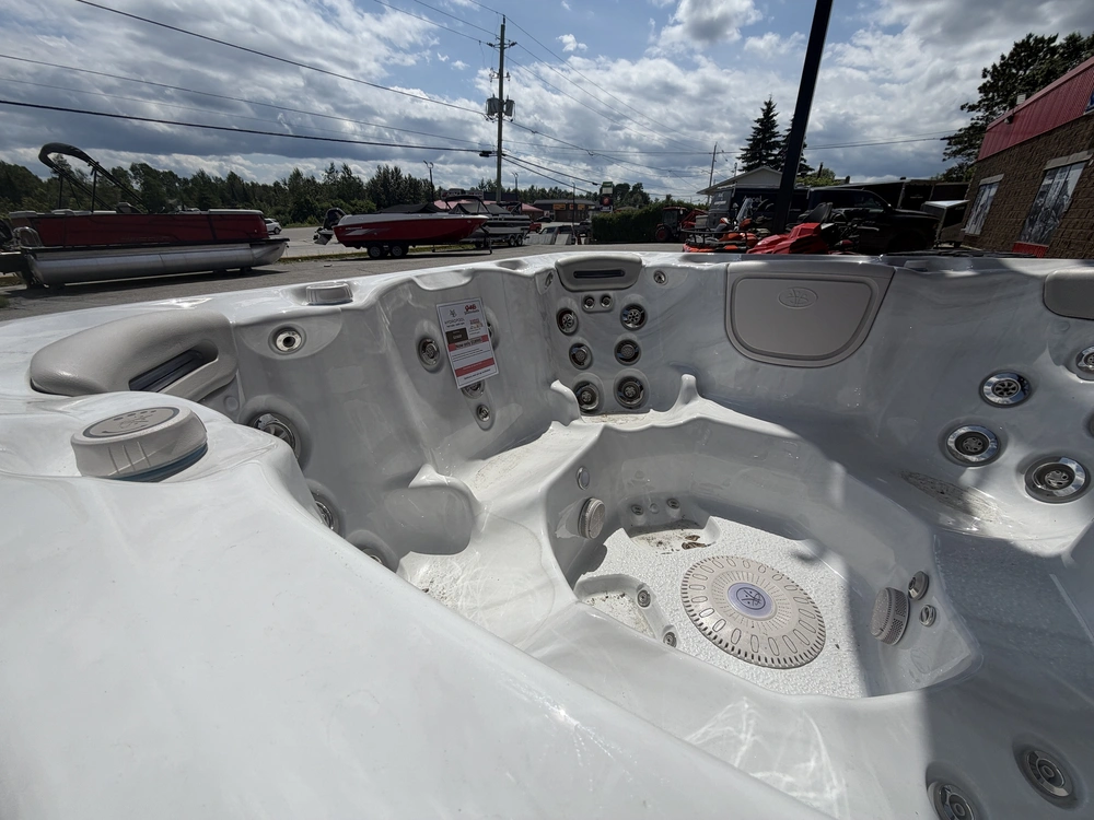 2025 Hydropool 728 Platinum alt