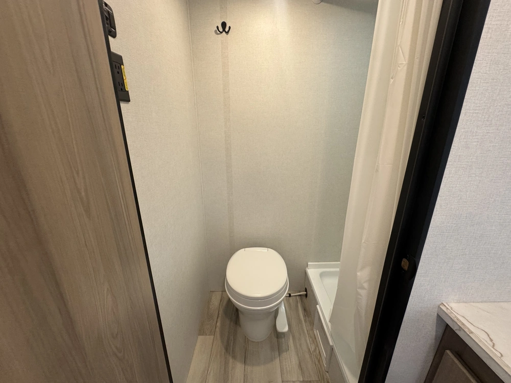 Keystone Rv Coleman 13r 2026 alt