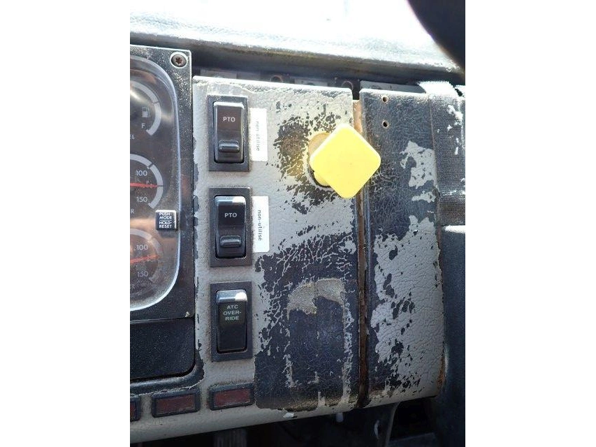 Freightliner Fl80 2004