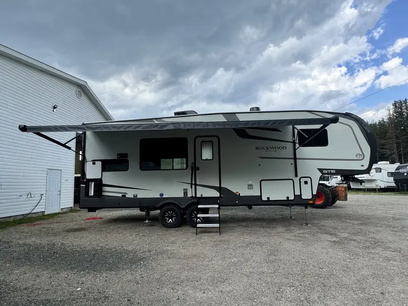 2027 Forest River ROCKWOOD SIGNATURE 301SRK