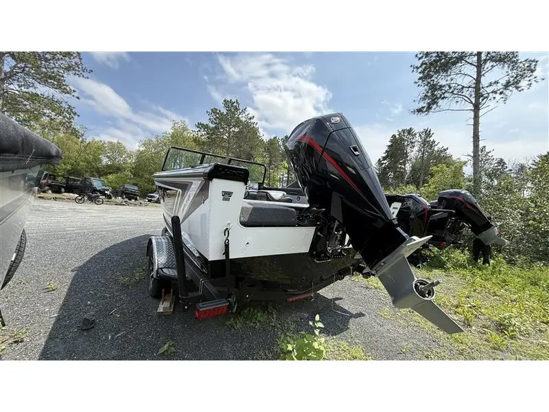 2026 Lund Boat Co 1875 Tyee Sport alt