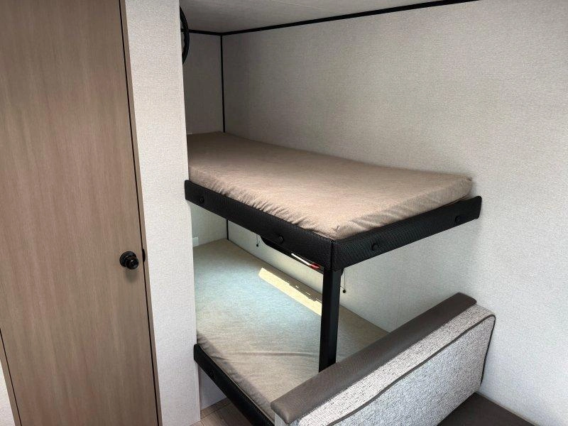 2027 Jayco Jay Feather 17bhsl alt