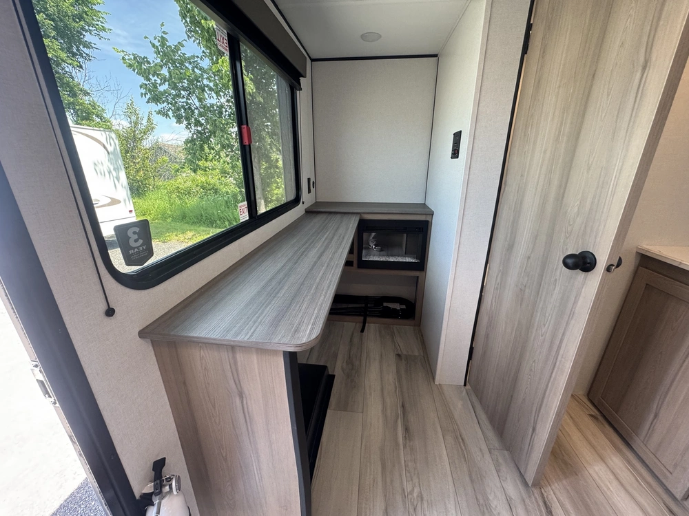 Keystone Rv Coleman 13r 2026 alt