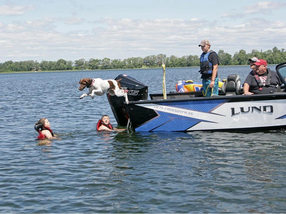 2025 Lund Boat Co 1875 Crossover Xs alt