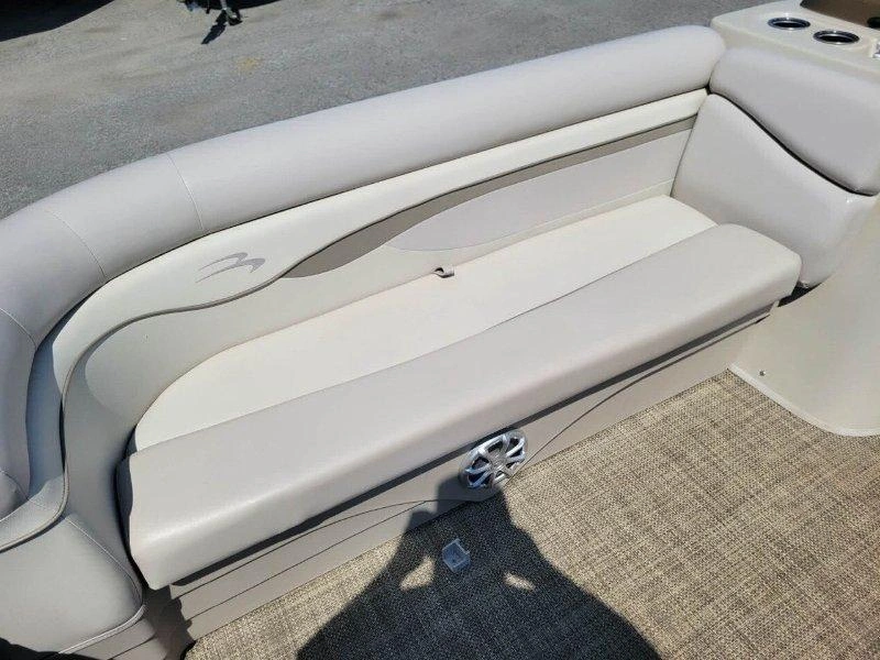 Bennington Marine 24sslx 3 Tubes / 150hp G2 2014 alt