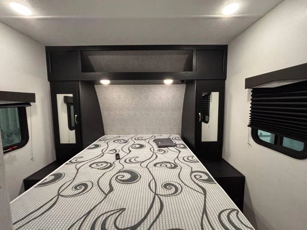 Coachmen Freedom Express 20se 2022 alt