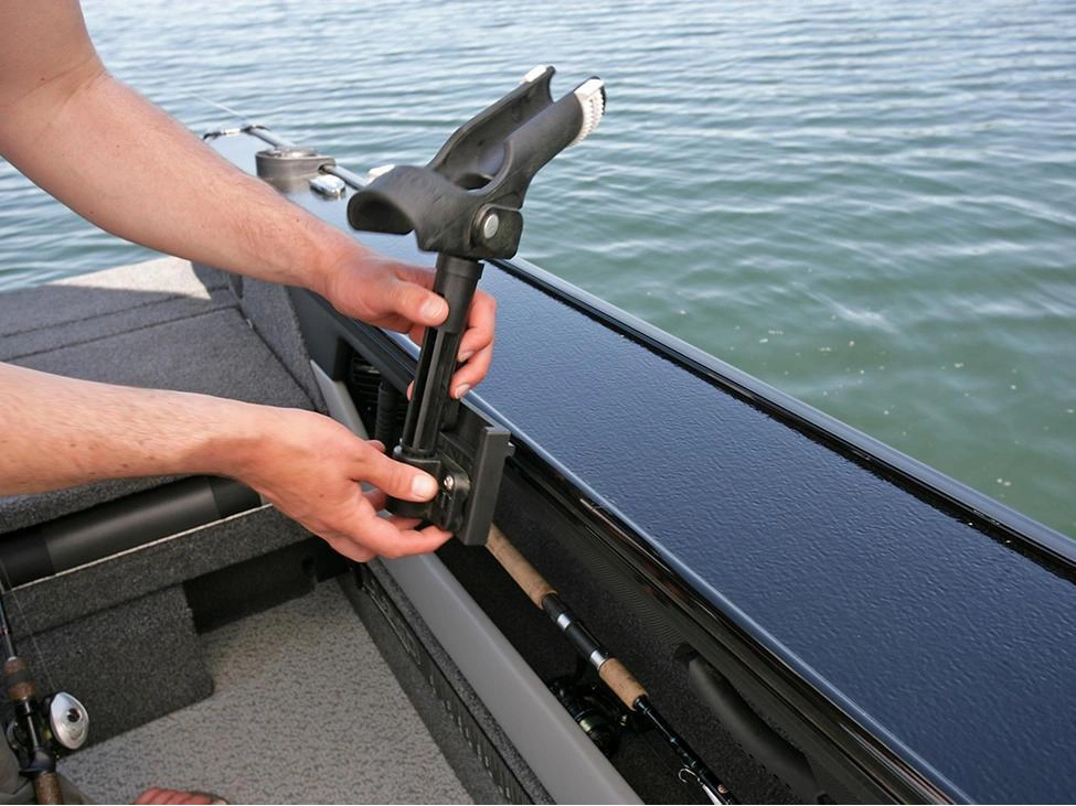 2025 Lund Boat Co 1875 Crossover Xs alt