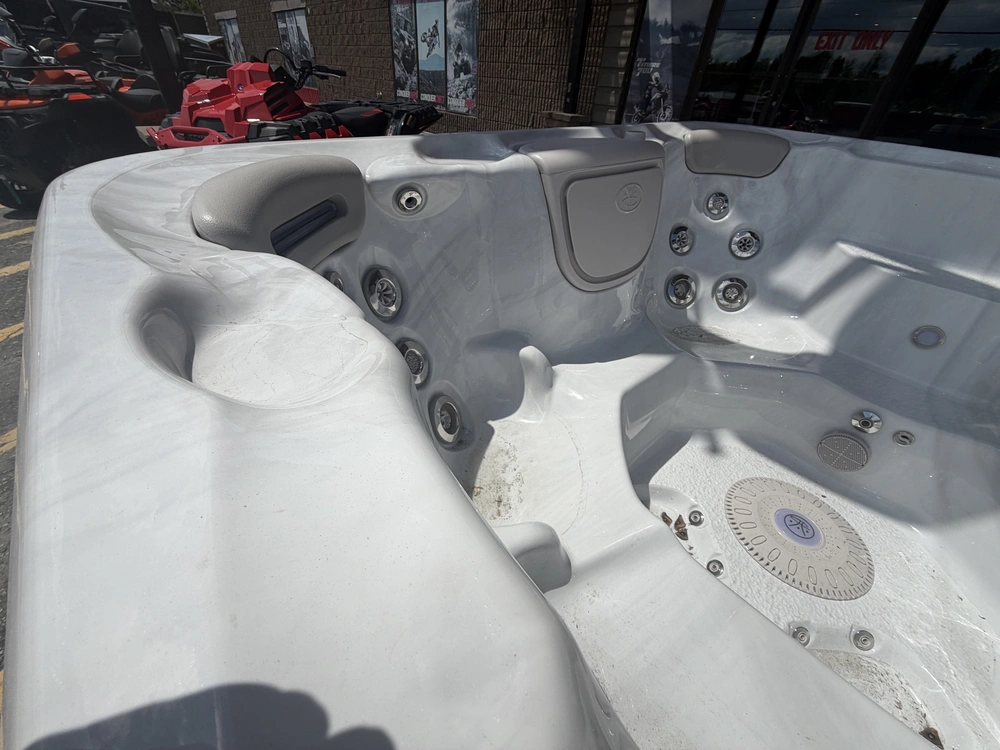2025 Hydropool 728 Platinum alt