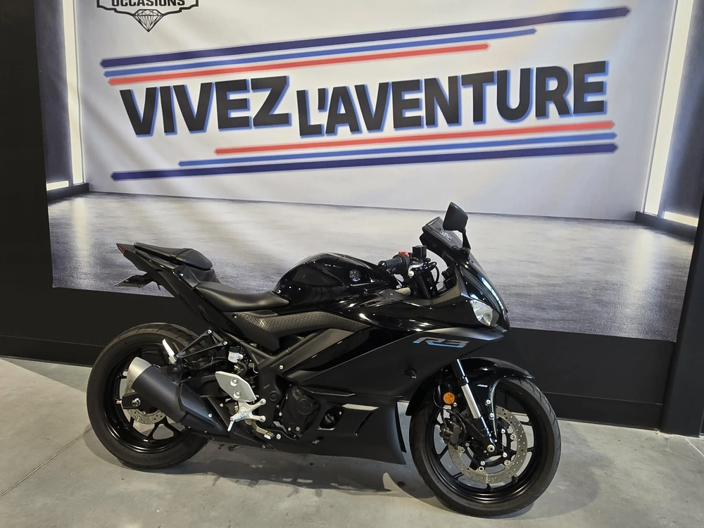 Yamaha R3 2023 alt