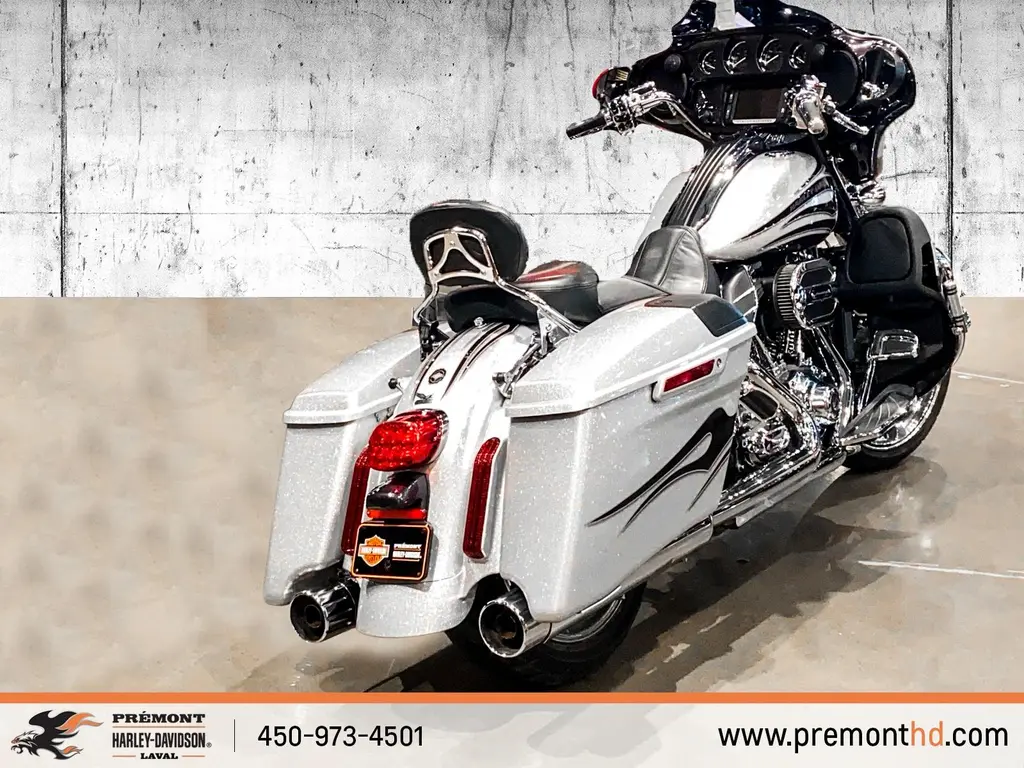 Harley-Davidson CVO Street Glide FLHXSEFLHXSE 2015