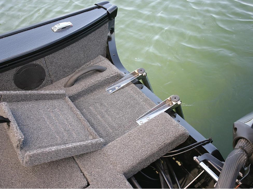 2025 Lund Boat Co 1875 Crossover Xs alt