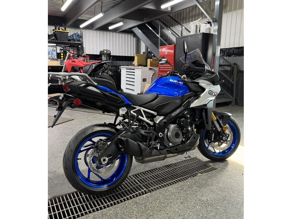 2025 Suzuki Gsx-s1000gxm5 alt