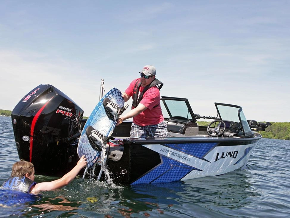 2025 Lund Boat Co 1875 Crossover Xs alt